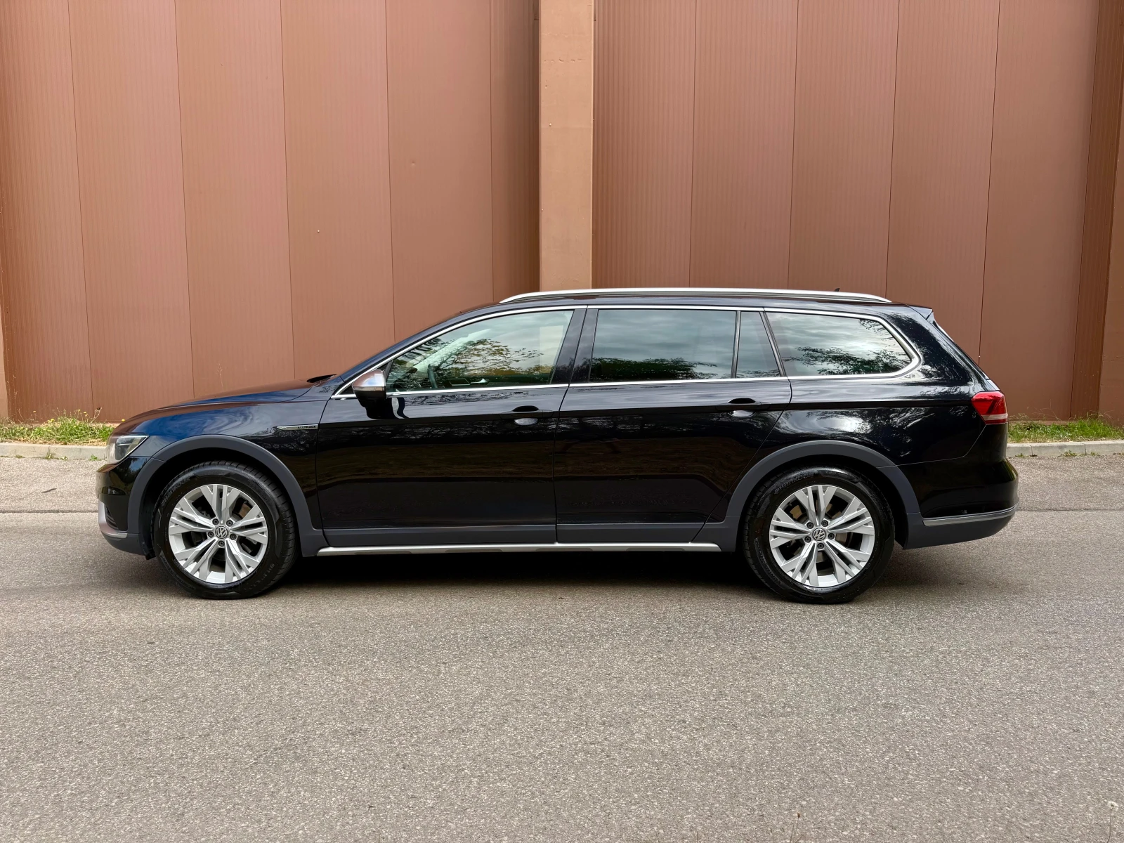 VW Alltrack 4MOTION| 190 к.с.| DSG| PANORAMA| MASSAGE ГАРАНЦИЯ, снимка 2 - Автомобили и джипове - 56088214
