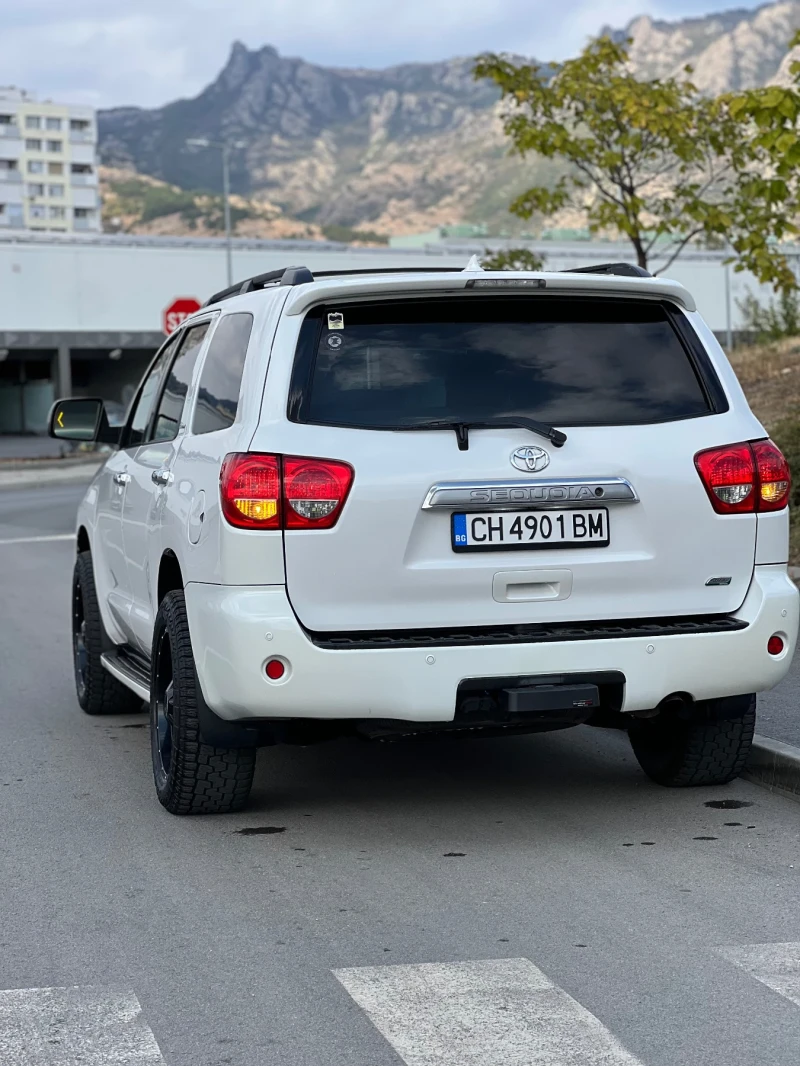 Toyota Sequoia, снимка 7 - Автомобили и джипове - 52560933