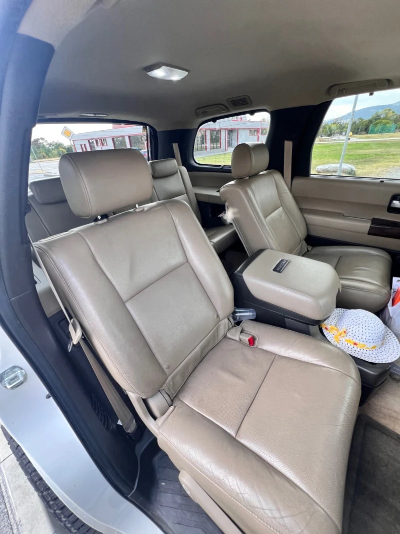 Toyota Sequoia, снимка 10 - Автомобили и джипове - 52560933