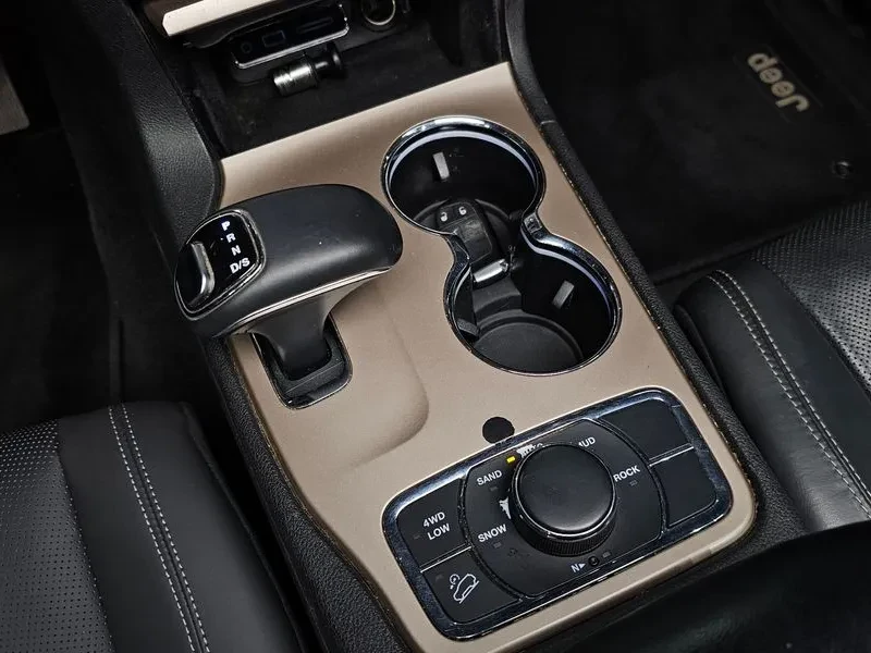 Jeep Cherokee 3.0 Diesel Limited Wk2, снимка 17 - Автомобили и джипове - 53945213