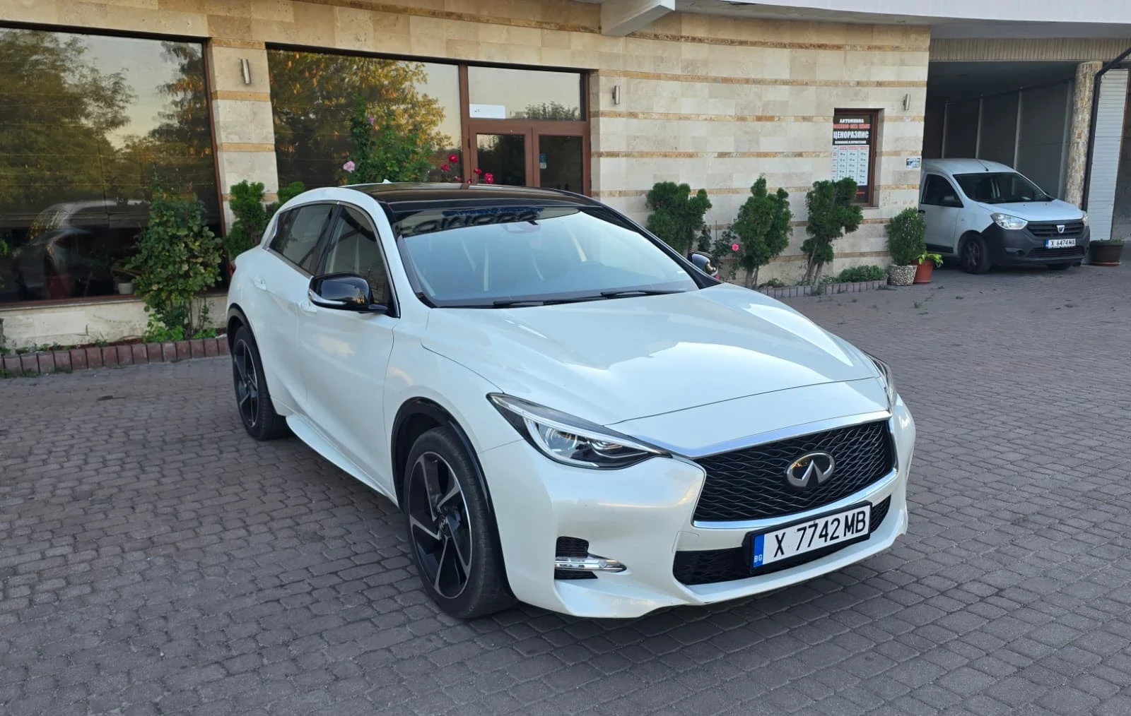 Infiniti Q30  - изображение 3