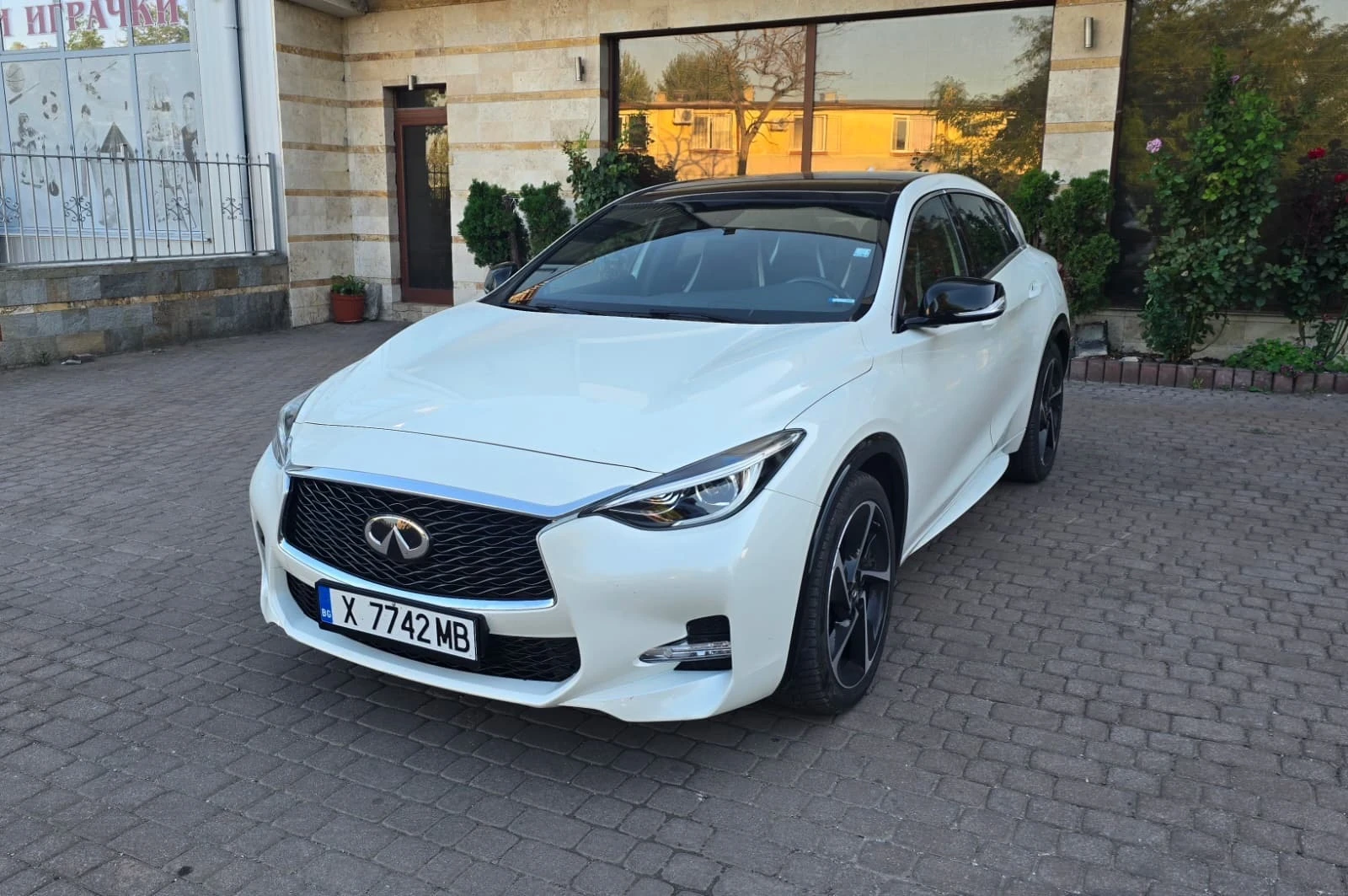 Infiniti Q30  - изображение 2