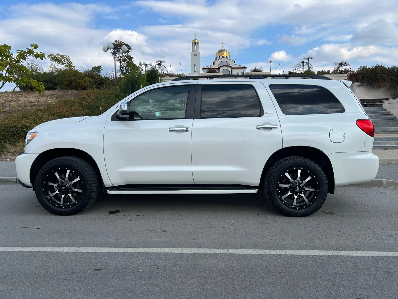 Toyota Sequoia  - изображение 8