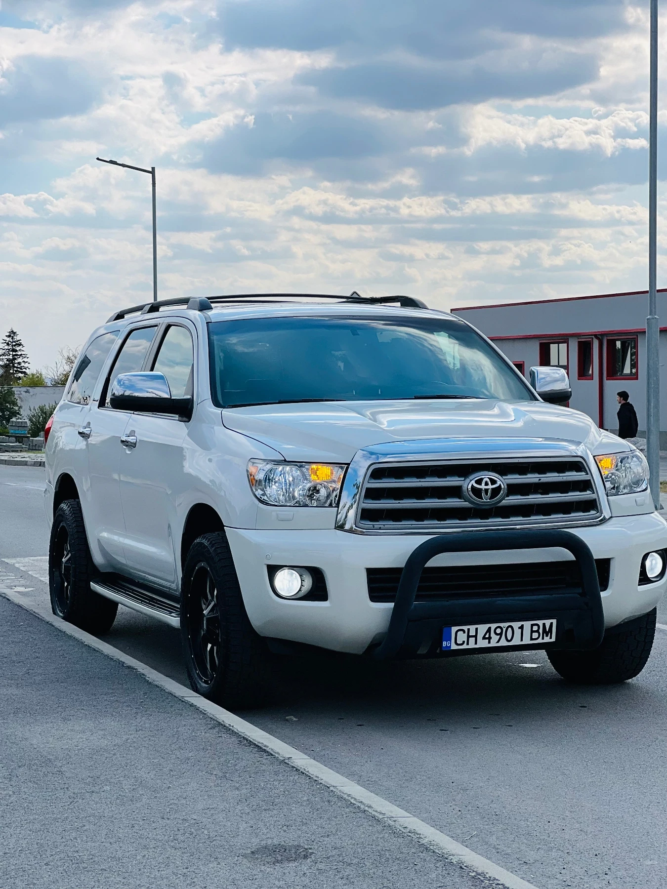 Toyota Sequoia  - изображение 3