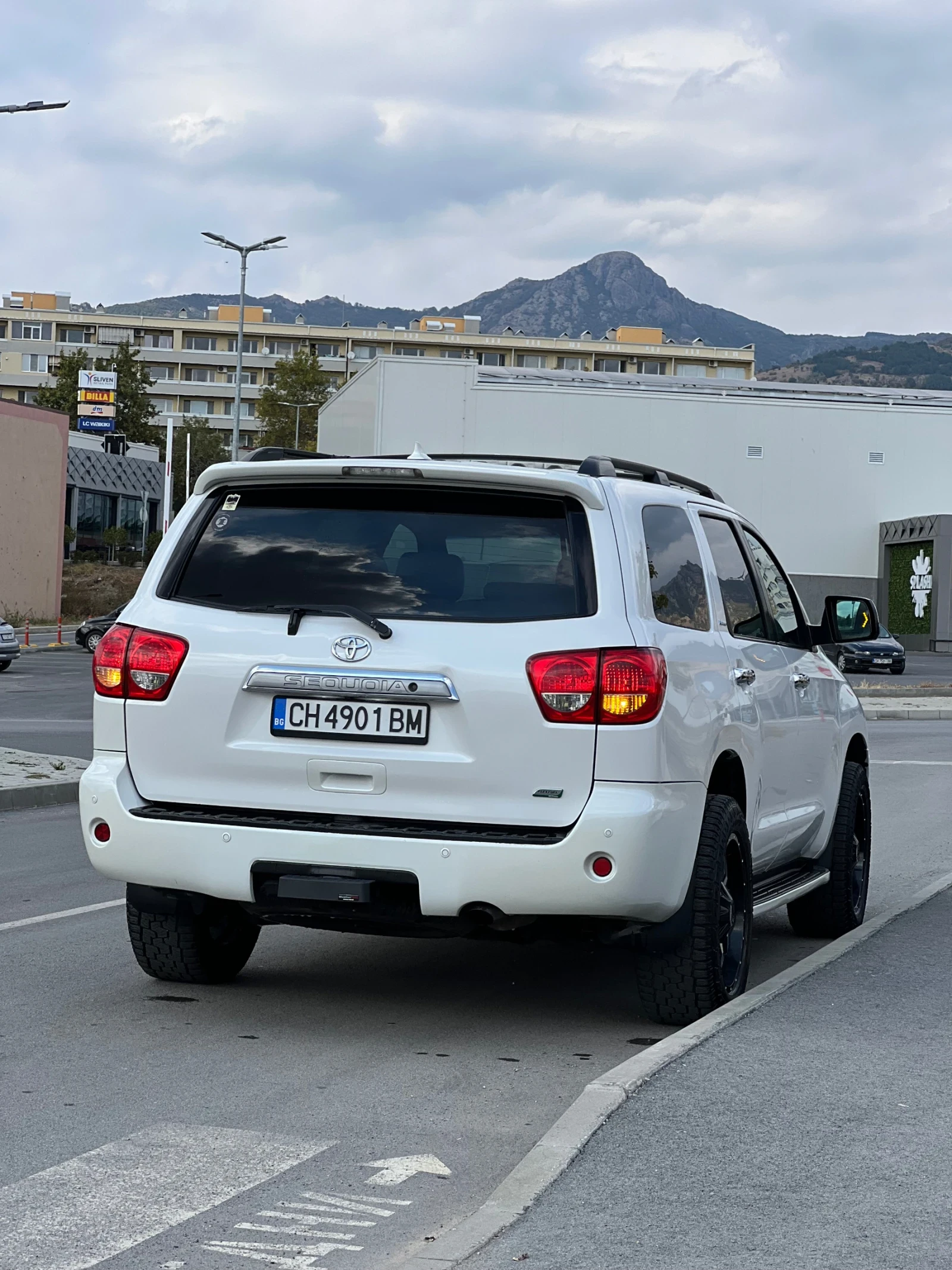 Toyota Sequoia  - изображение 5