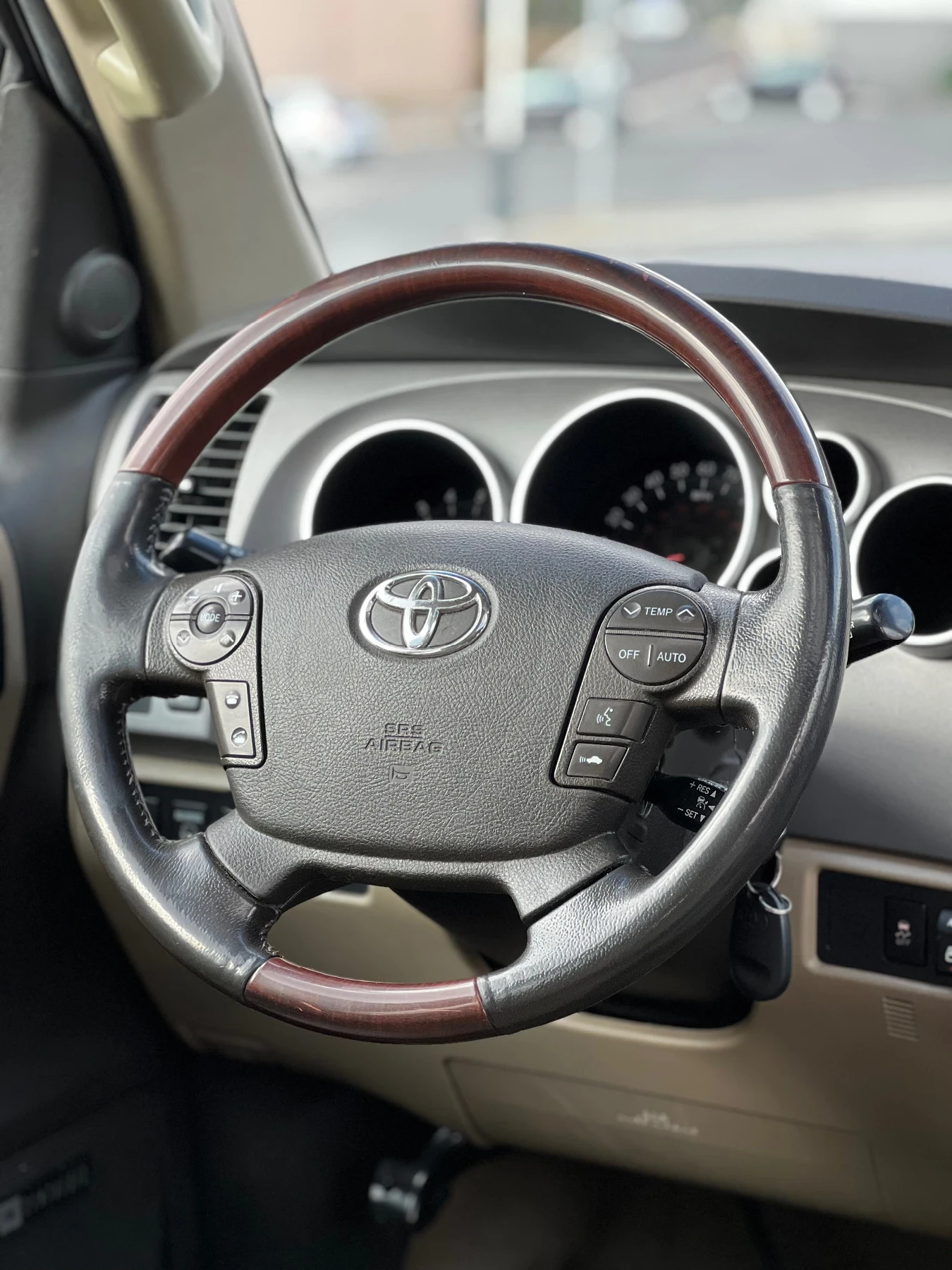Toyota Sequoia | Mobile.bg � ����������� 13