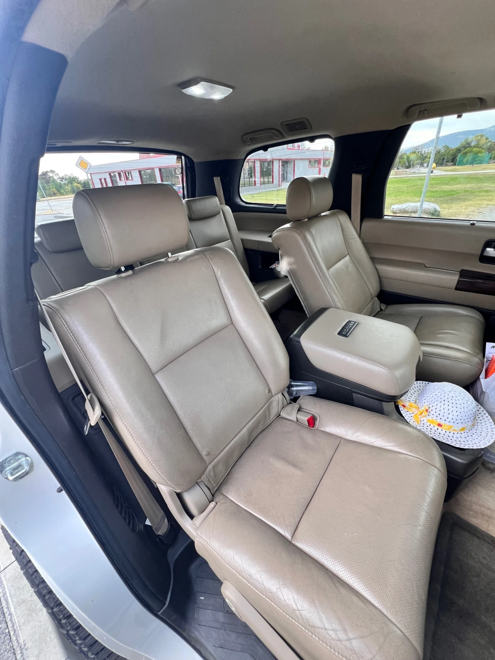 Toyota Sequoia  - изображение 10