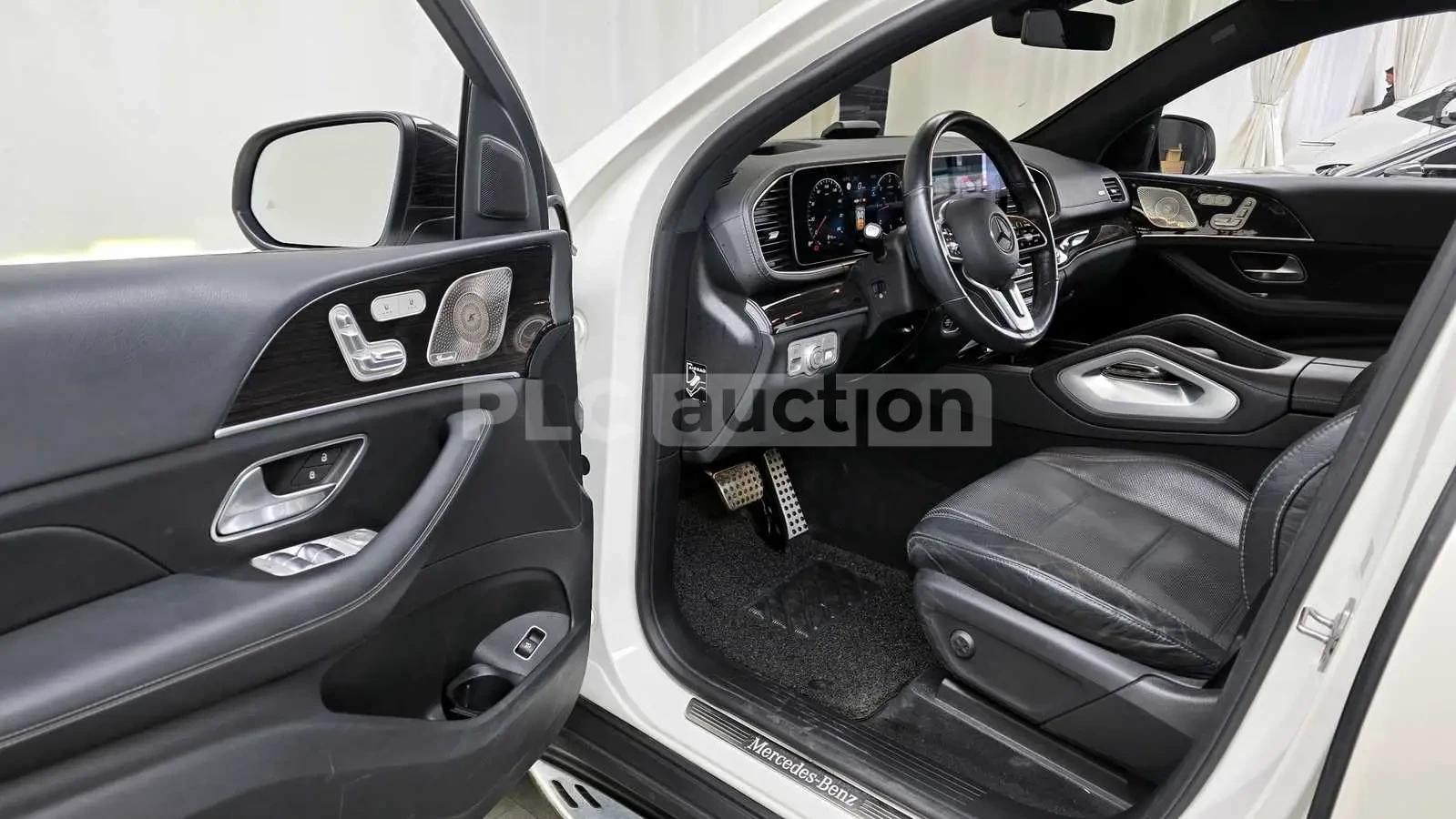 Mercedes-Benz GLE 400 ДИСТРОНИК * ОБДУХВАНЕ * HEAD-UP * BURMESTER, снимка 10 - Автомобили и джипове - 54997405