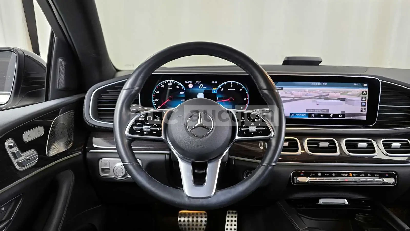 Mercedes-Benz GLE 400 ДИСТРОНИК * ОБДУХВАНЕ * HEAD-UP * BURMESTER, снимка 13 - Автомобили и джипове - 54997405