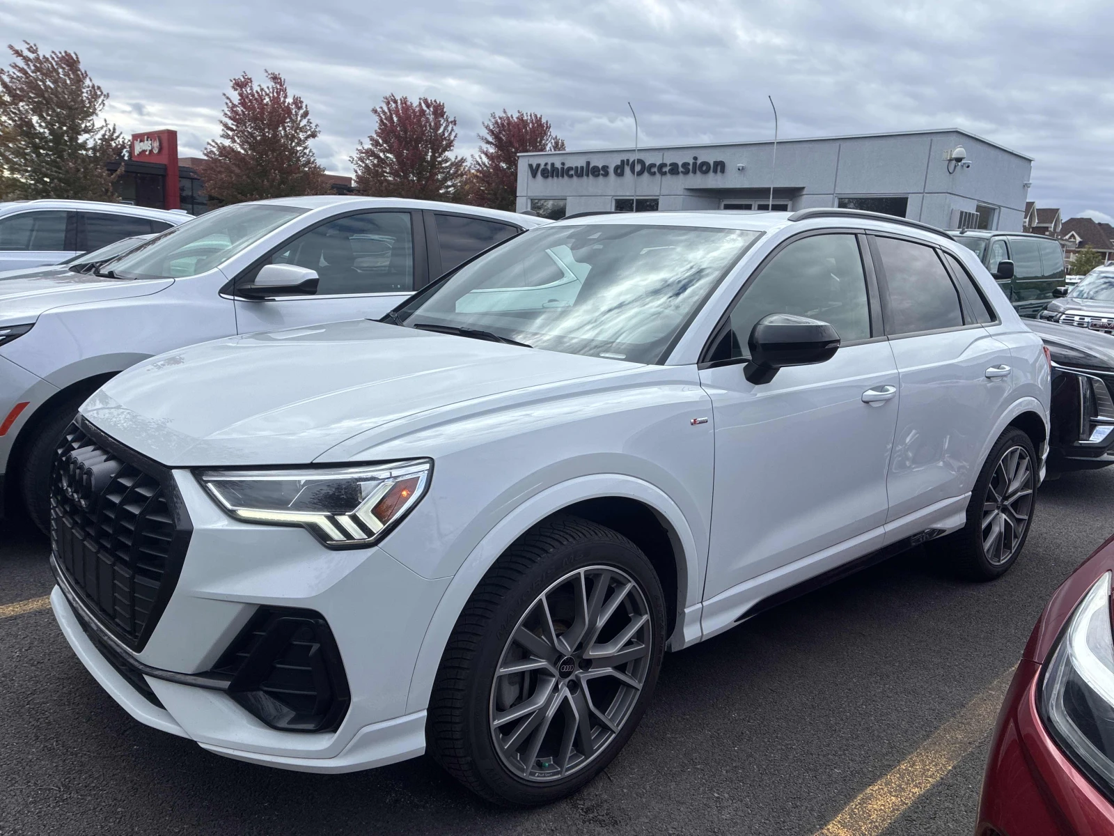 Audi Q3 Technik / 360 / Sonos / Carfax / Лизинг, снимка 2 - Автомобили и джипове - 56440087