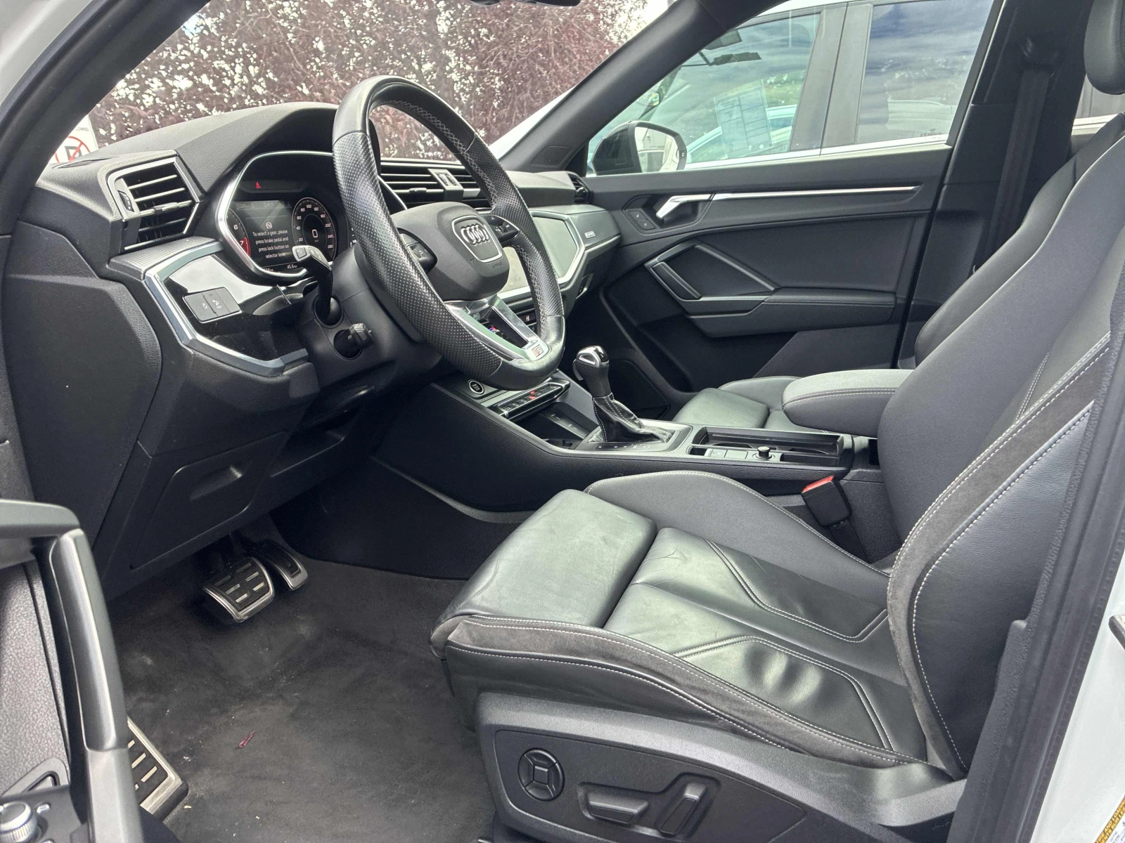 Audi Q3 Technik / 360 / Sonos / Carfax / Лизинг, снимка 12 - Автомобили и джипове - 56440087