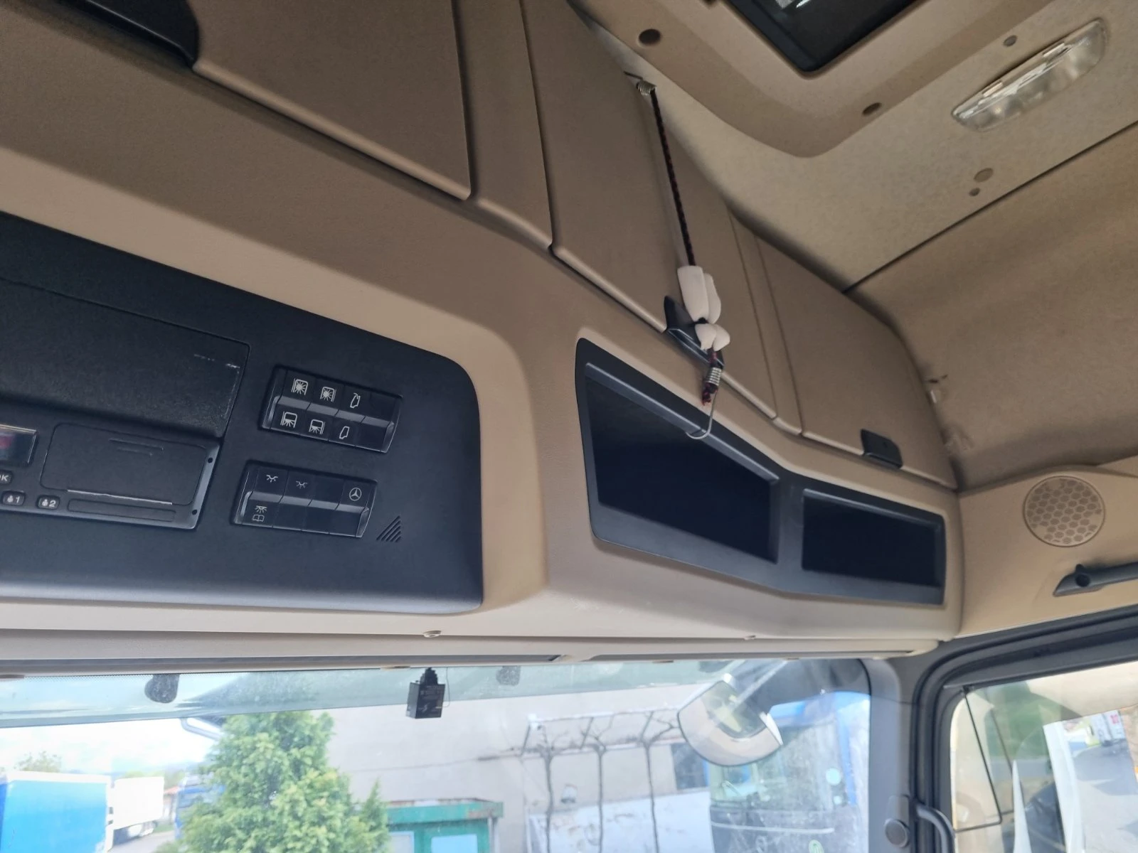 Mercedes-Benz Arocs, снимка 8 - Камиони - 54257055