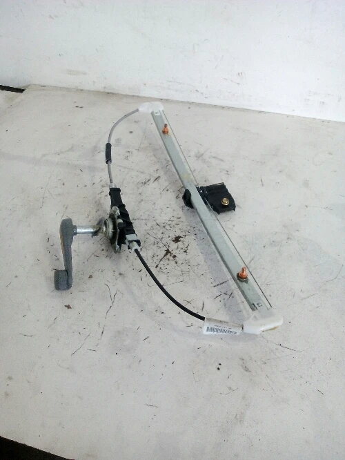 Машинка стъкло Мазда 2 задна дясна ръчна,стъклоповдигач