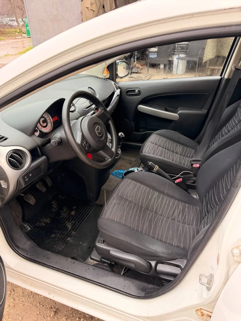 Mazda 2 Hatchback, снимка 8 - Автомобили и джипове - 53457626