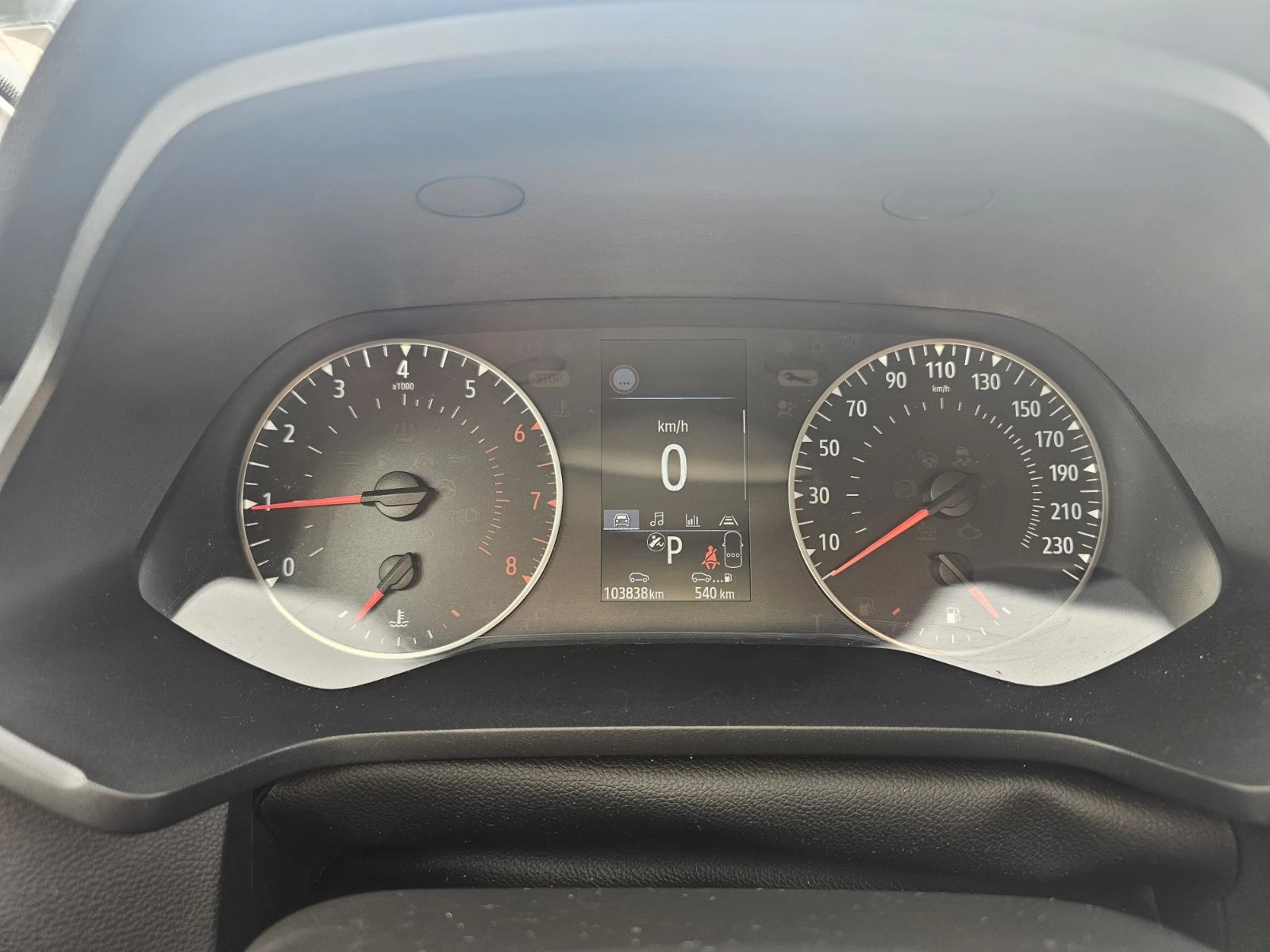 Renault Captur 1.3 TCE 140 HYBRID EDC - изображение 8