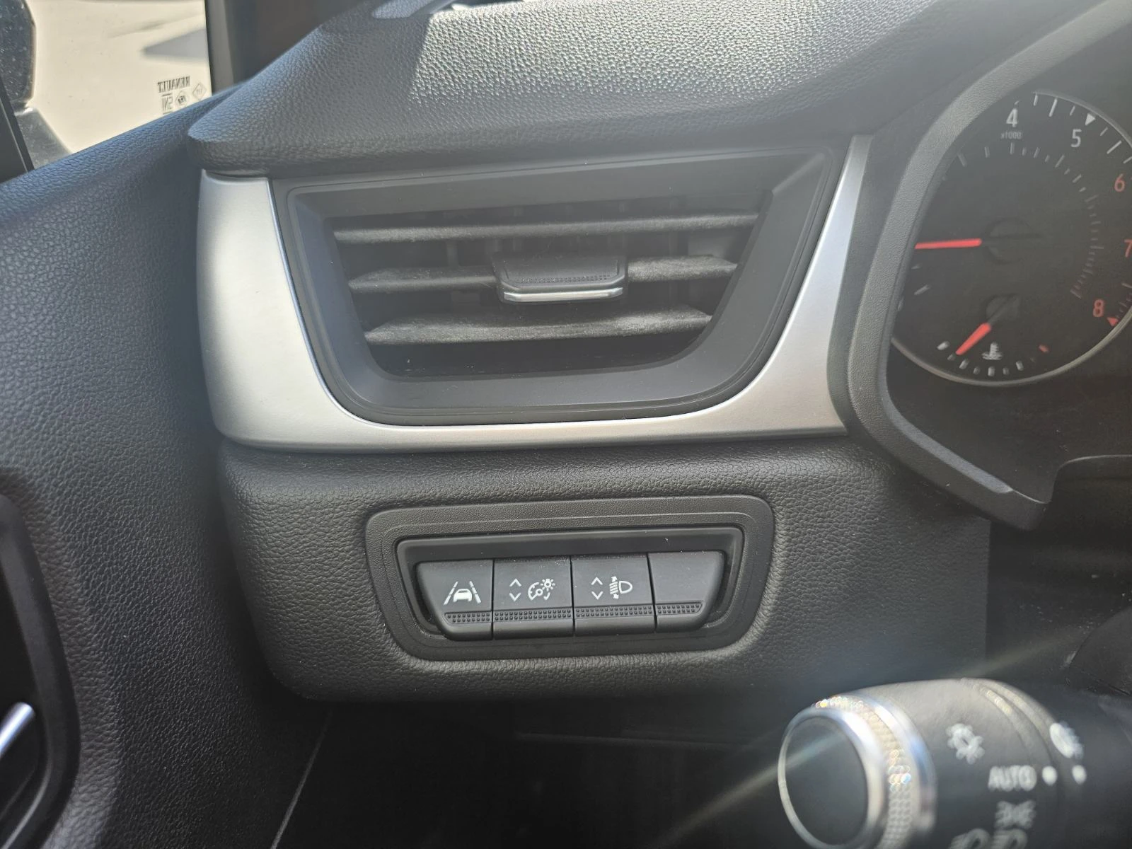 Renault Captur 1.3 TCE 140 HYBRID EDC - изображение 10