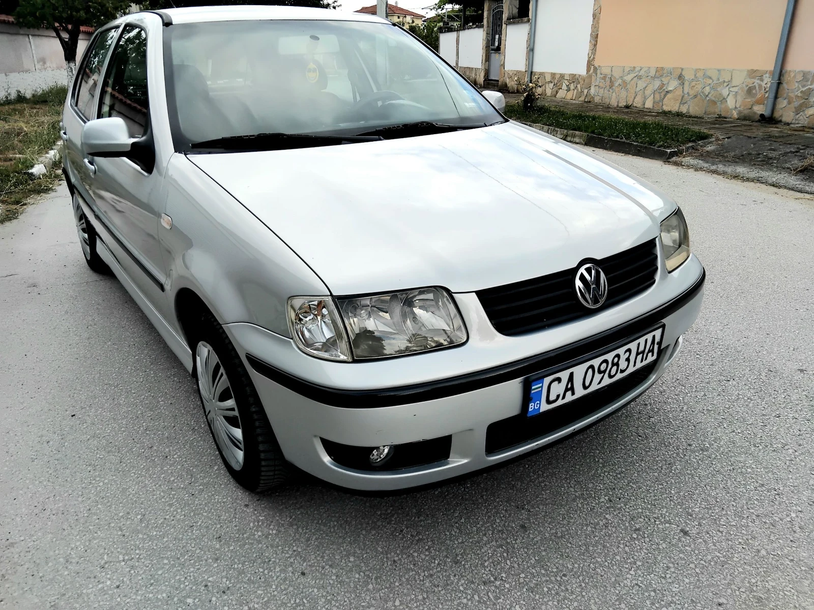 VW Polo 1.4i.75k + КЛИМА. БЕНЗИН. 2001г., снимка 2 - Автомобили и джипове - 55225168