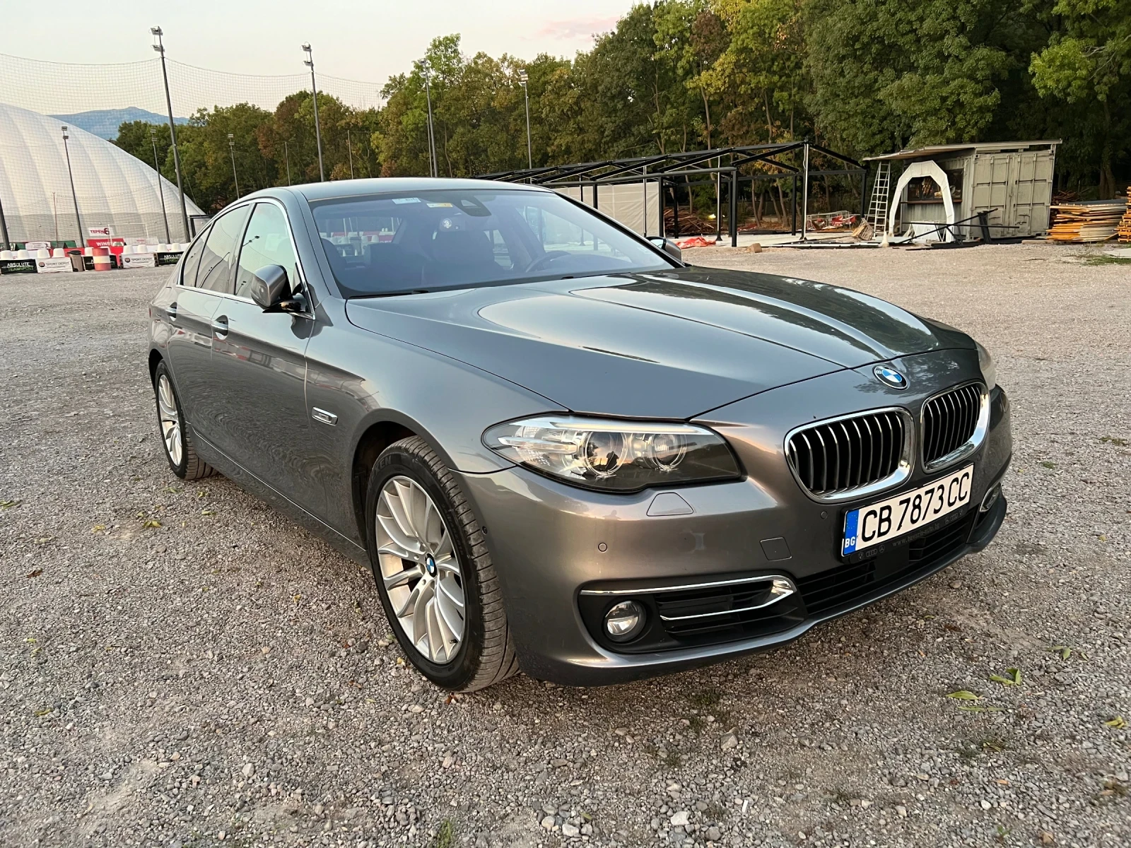 BMW 530  Xdrive/LUXURY Line/Facelift/Distronic/360/CarPlay, снимка 2 - Автомобили и джипове - 55275922