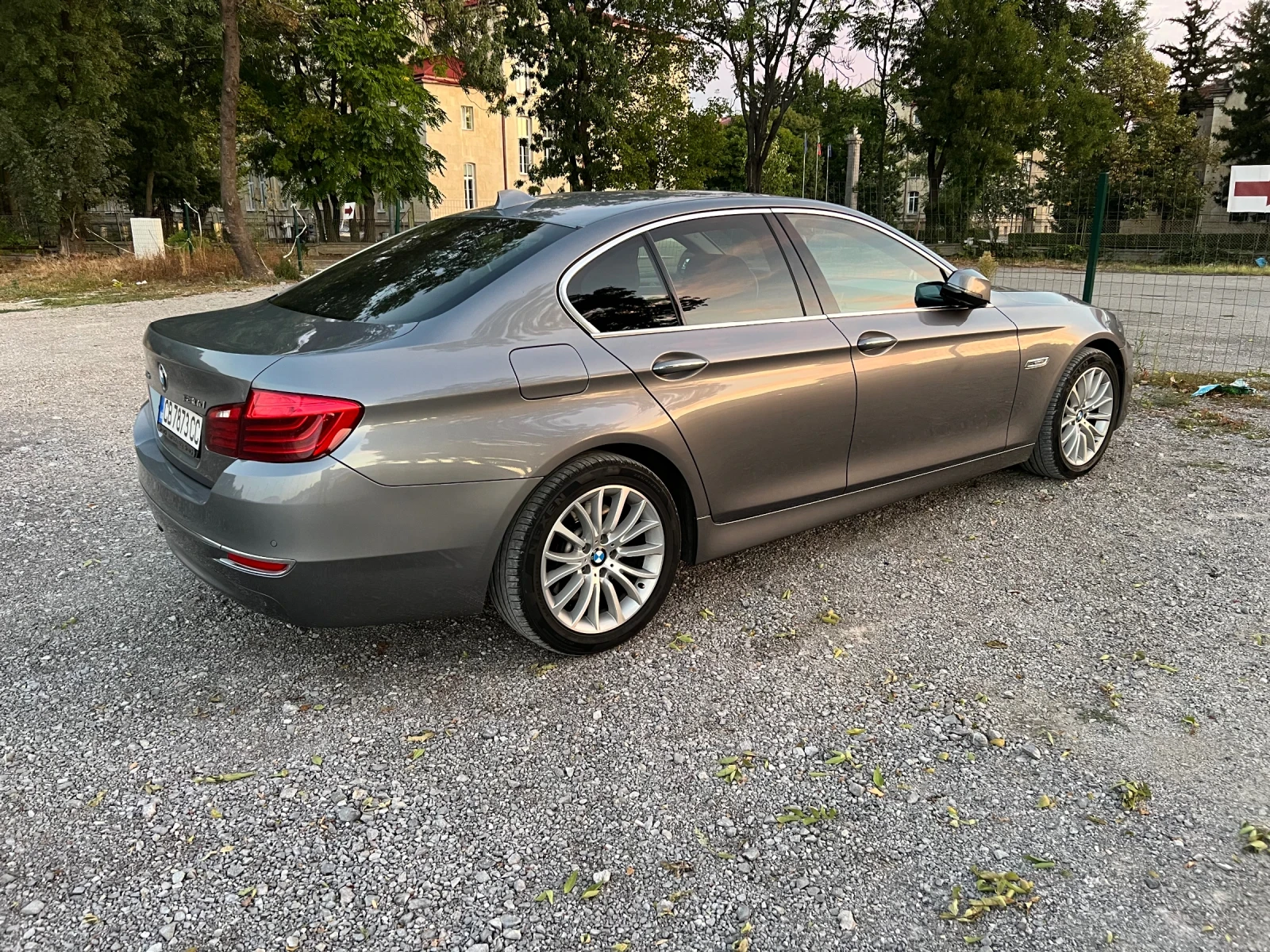 BMW 530  Xdrive/LUXURY Line/Facelift/Distronic/360/CarPlay, снимка 6 - Автомобили и джипове - 55275922