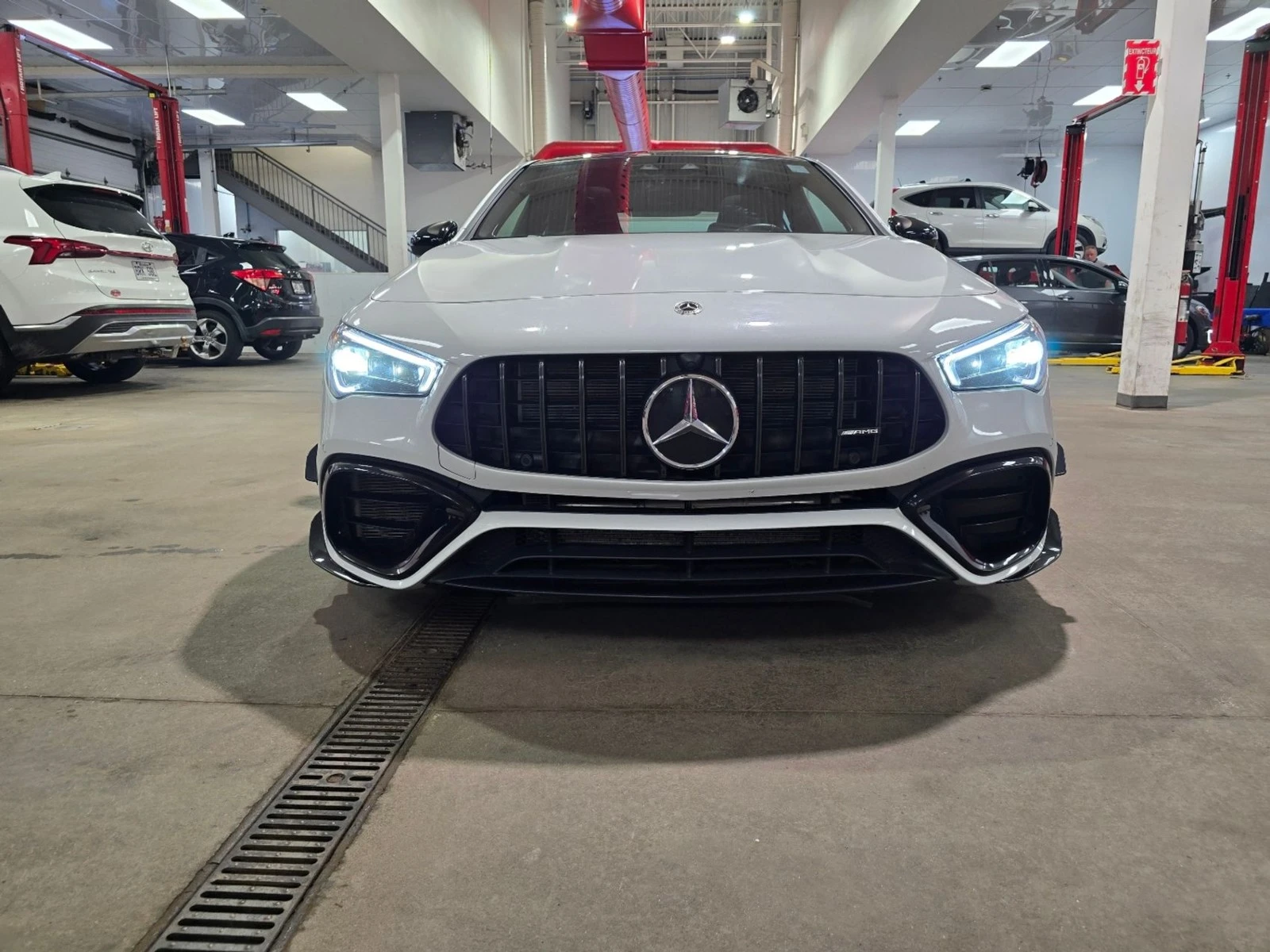 Mercedes-Benz CLA 45 AMG Автокредит Цена до България, снимка 2 - Автомобили и джипове - 56179891