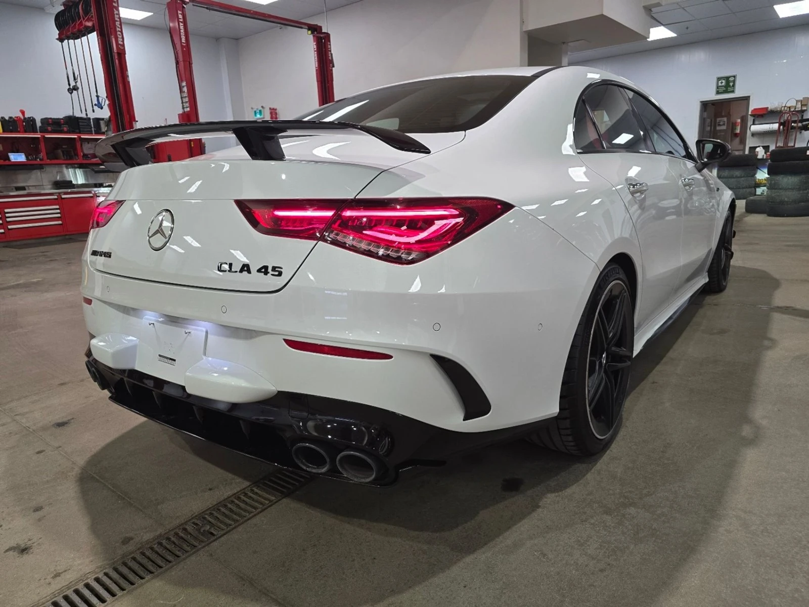 Mercedes-Benz CLA 45 AMG Автокредит Цена до България, снимка 4 - Автомобили и джипове - 56179891