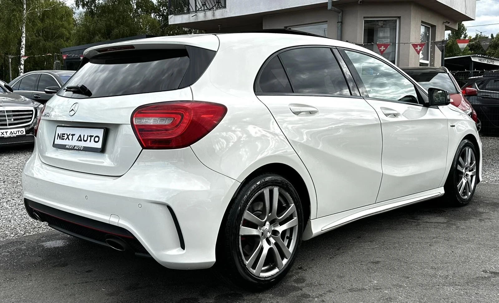 Mercedes-Benz A 250 2.0i 211HP AMG LINE PANO EURO6B, снимка 5 - Автомобили и джипове - 56183617