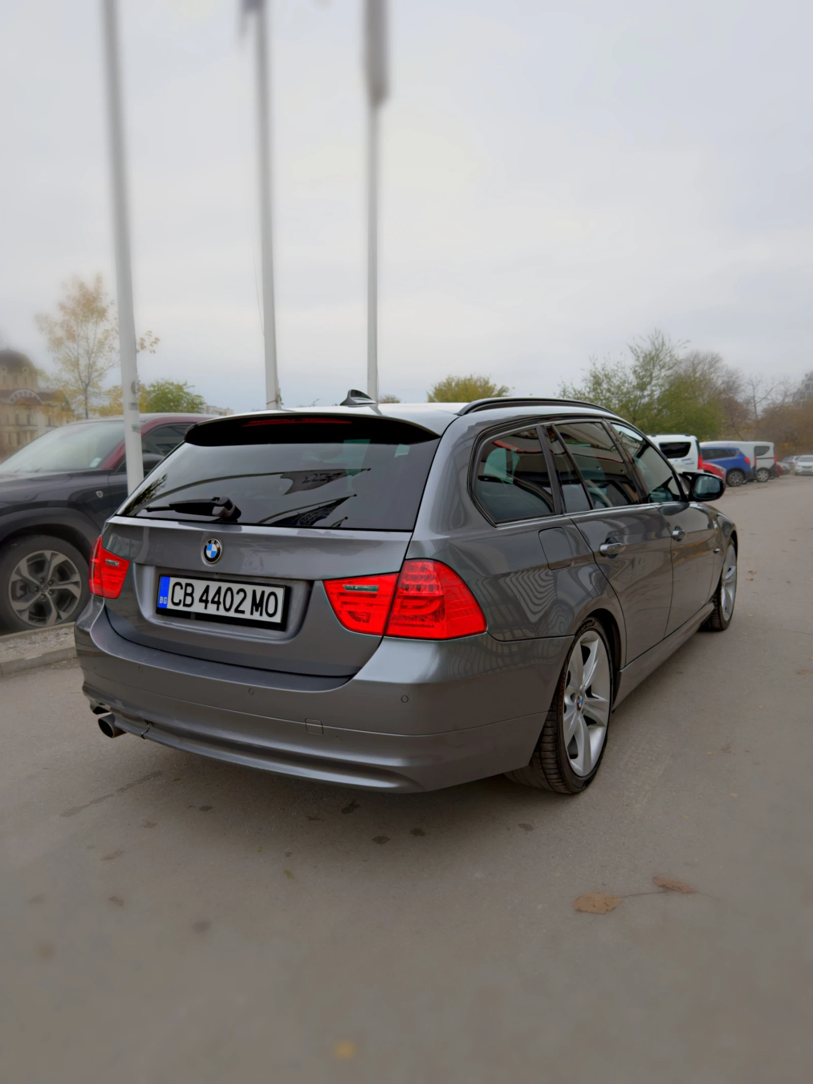 BMW 320 320d Touring, снимка 7 - Автомобили и джипове - 56728548