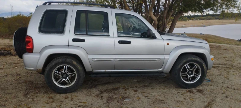 Jeep Cherokee 3.7, снимка 3 - Автомобили и джипове - 48551471