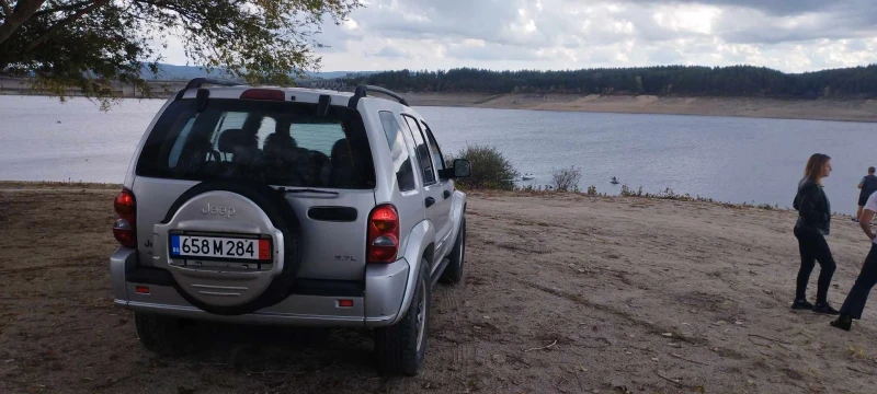 Jeep Cherokee 3.7, снимка 2 - Автомобили и джипове - 48551471