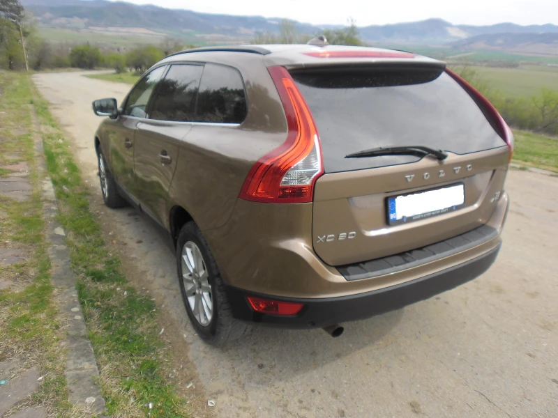 Volvo XC60 2.4, снимка 5 - Автомобили и джипове - 47779293