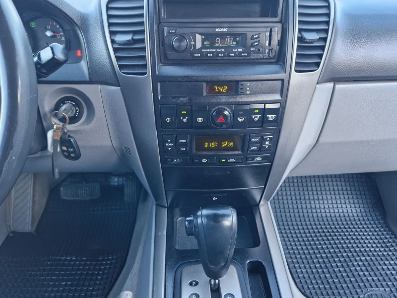 Kia Sorento 2.5CRDI КОЖА АВТОМАТ , снимка 11 - Автомобили и джипове - 48412239