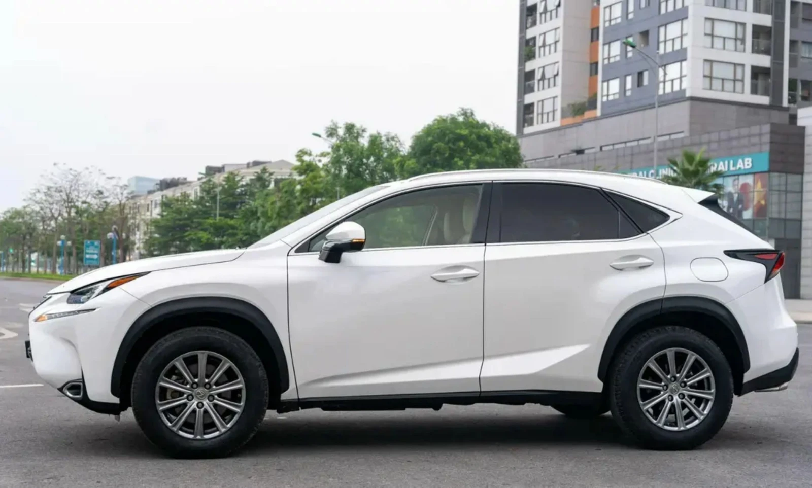 Lexus NX 200t КАТО НОВА!  - изображение 10