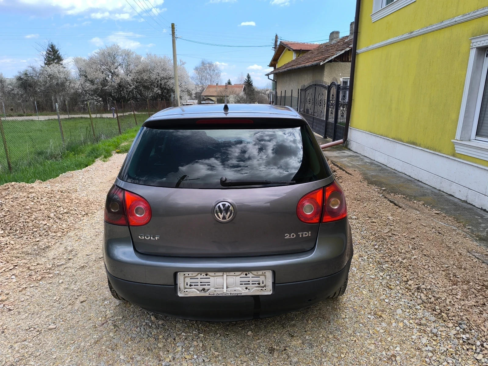 VW Golf 2.0 TDI Автомат, снимка 16 - Автомобили и джипове - 53700691