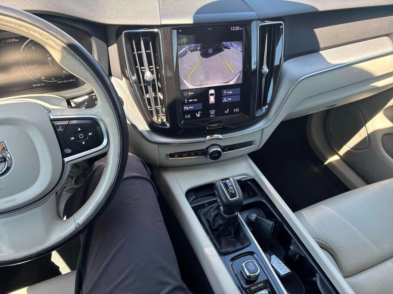 Volvo XC60 * Momentum * ПОДГРЕВ* ПАНОРАМА* + ГУМИ С ДЖАНТИ* , снимка 9 - Автомобили и джипове - 54635586