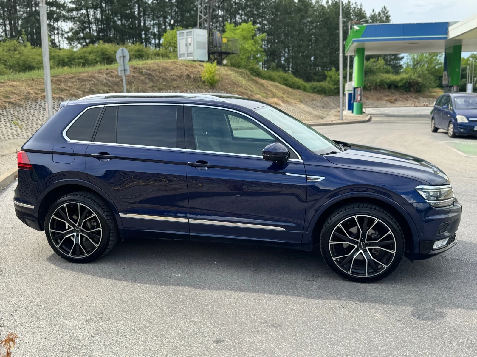 VW Tiguan 2.0TDI/4MOTION/АВТОМАТ/DIGITAL/Фул екстри/Нова, снимка 6 - Автомобили и джипове - 54868277