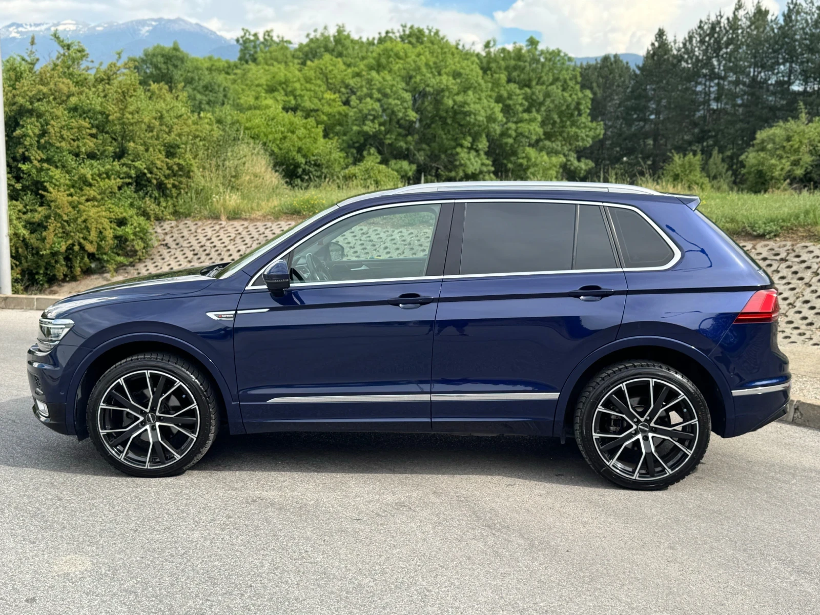VW Tiguan 2.0TDI/4MOTION/АВТОМАТ/DIGITAL/Фул екстри/Нова, снимка 7 - Автомобили и джипове - 54868277