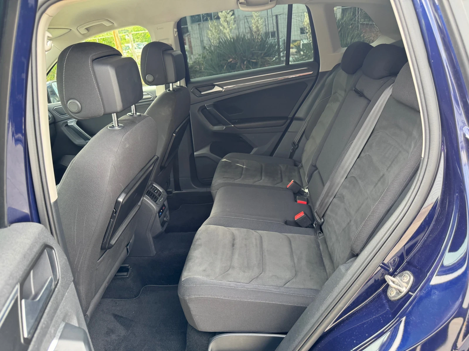 VW Tiguan 2.0TDI/4MOTION/АВТОМАТ/DIGITAL/Фул екстри/Нова, снимка 16 - Автомобили и джипове - 54868277