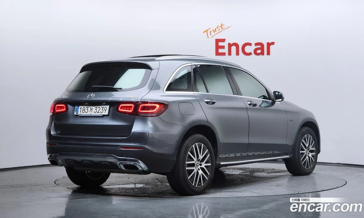 Mercedes-Benz GLC GLC300e 4MATIC, снимка 2 - Автомобили и джипове - 56122810