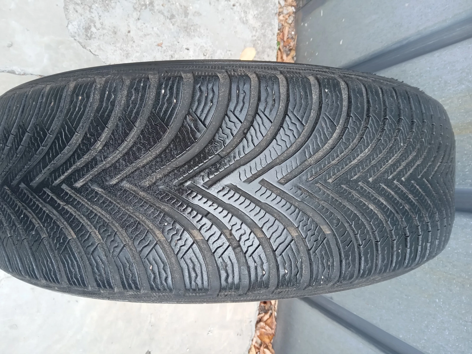 Гуми Зимни 215/65R17, снимка 3 - Гуми и джанти - 56126137