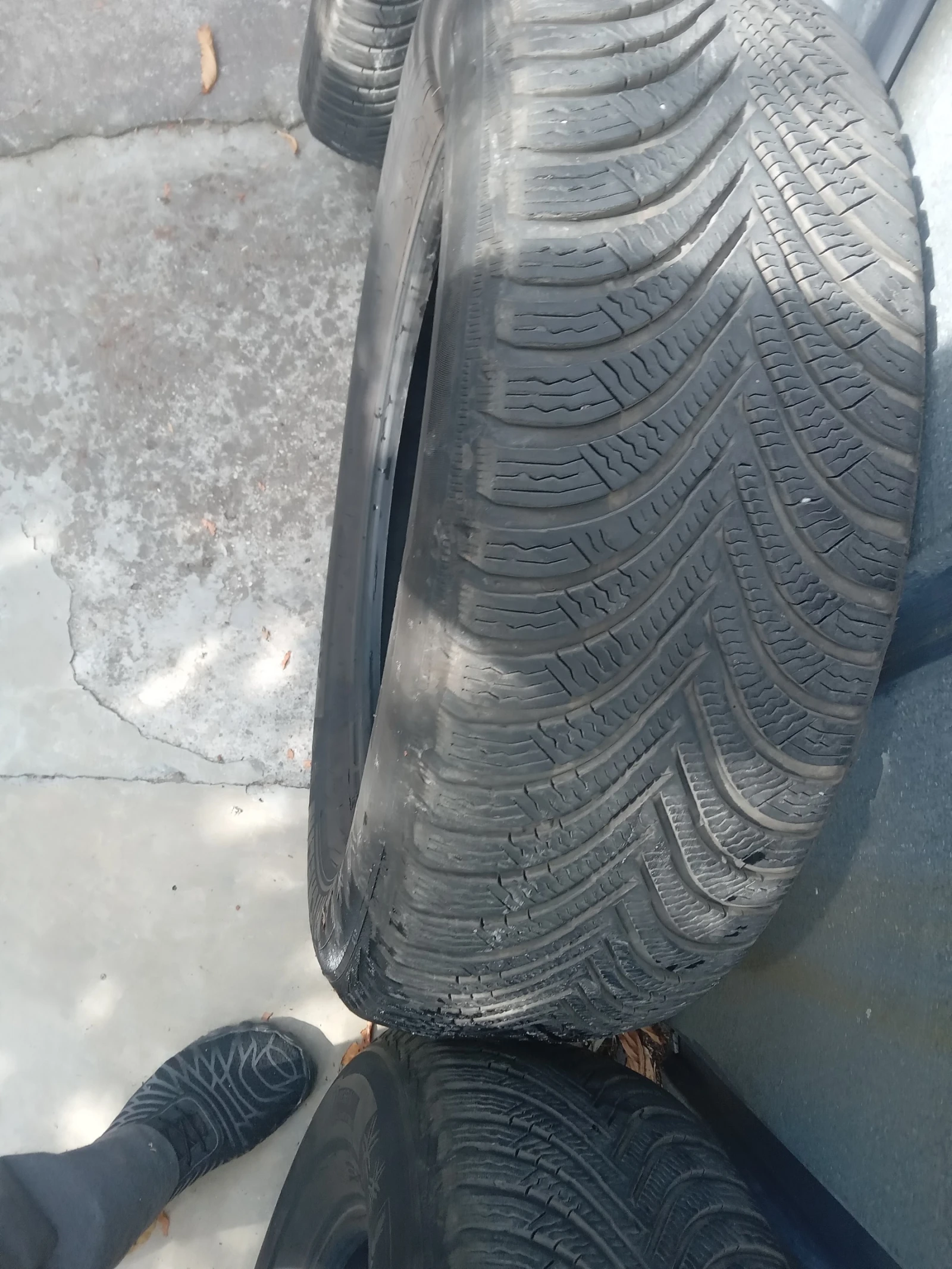 Гуми Зимни 215/65R17, снимка 6 - Гуми и джанти - 56126137