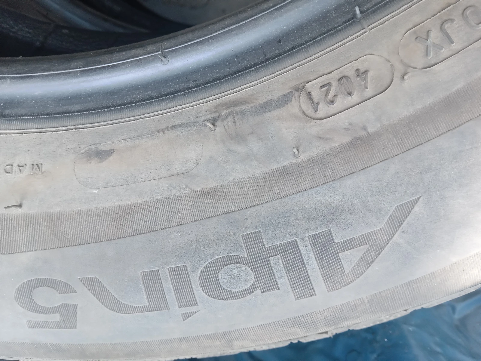 Гуми Зимни 215/65R17, снимка 4 - Гуми и джанти - 56126137