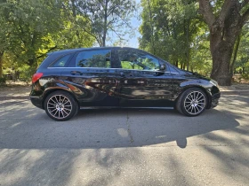Mercedes-Benz B 180 Sport Сервизна история , снимка 2