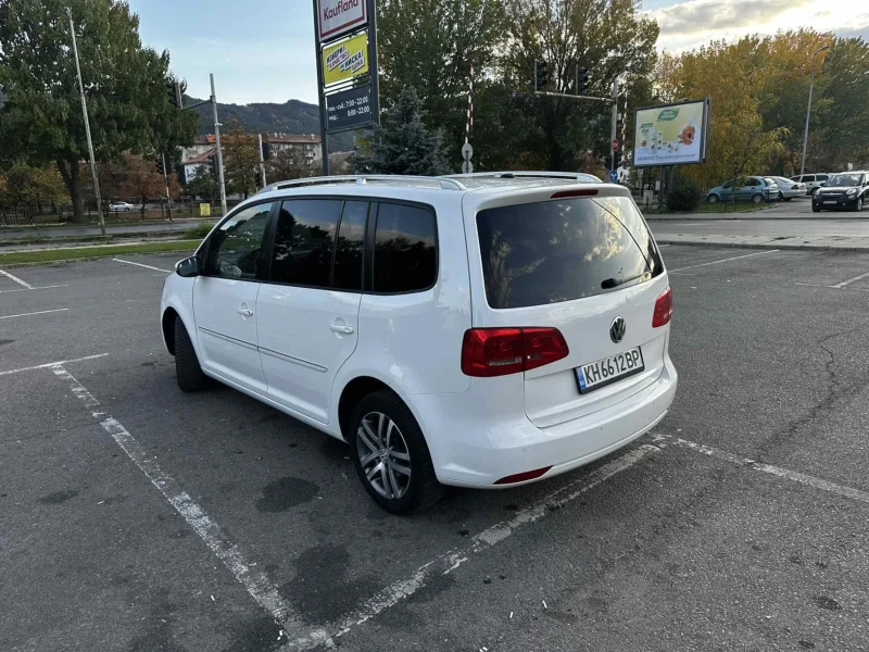 VW Touran ТОП СЪСТОЯНИЕ, снимка 4 - Автомобили и джипове - 47791573