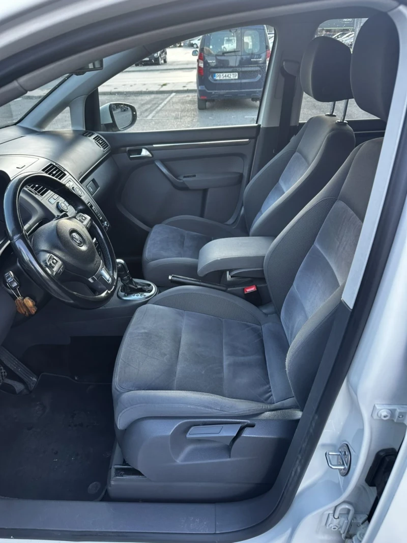 VW Touran ТОП СЪСТОЯНИЕ, снимка 8 - Автомобили и джипове - 47791573