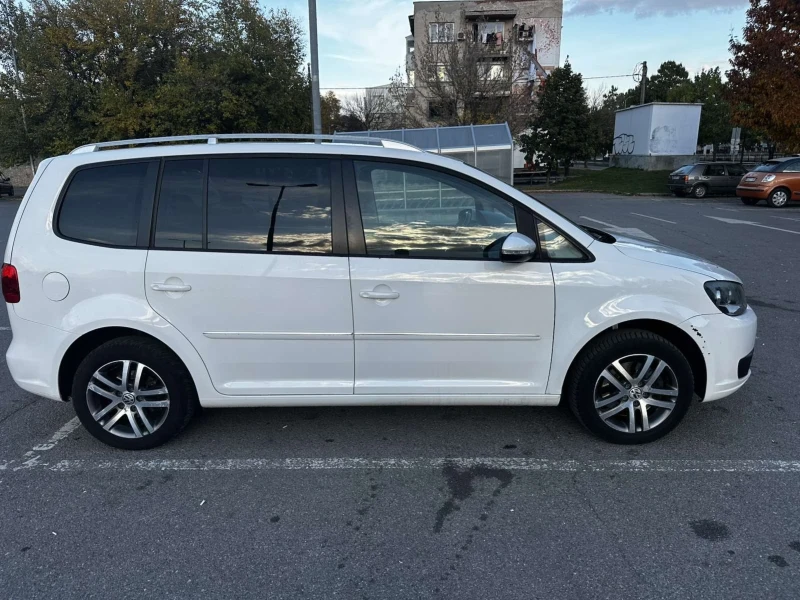 VW Touran ТОП СЪСТОЯНИЕ, снимка 3 - Автомобили и джипове - 47791573