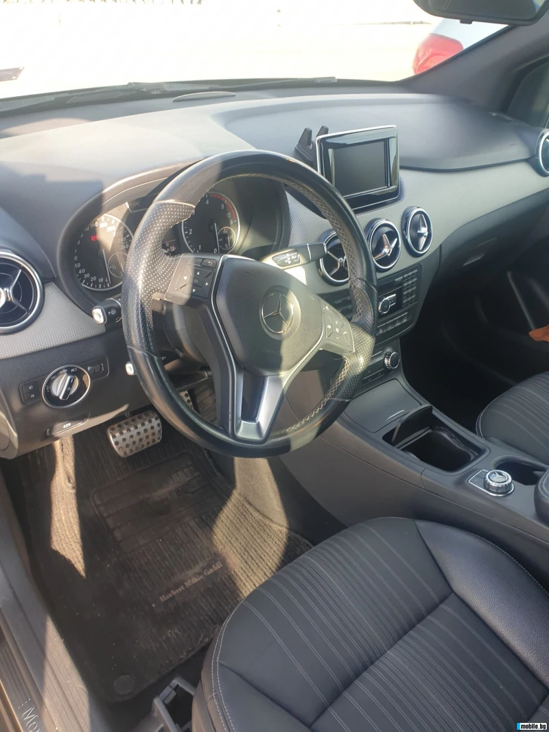 Mercedes-Benz B 180 Sport Сервизна история , снимка 12 - Автомобили и джипове - 52535241