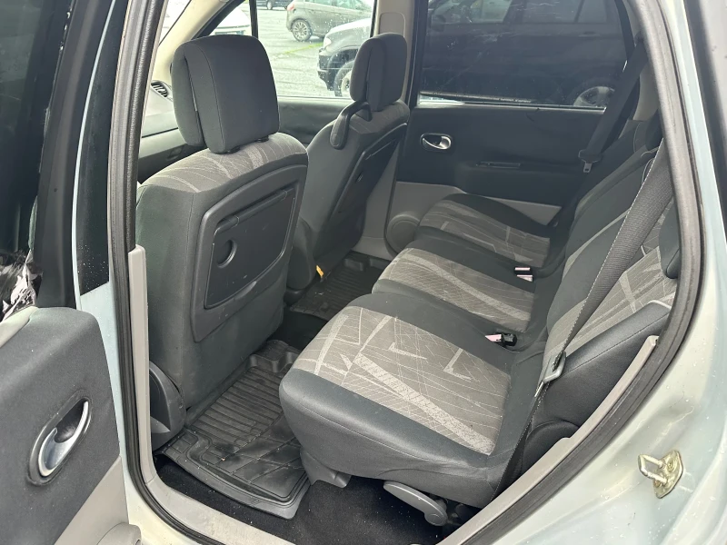 Renault Scenic 1.9 dci, 6+ 1, 7местен, снимка 9 - Автомобили и джипове - 53053293