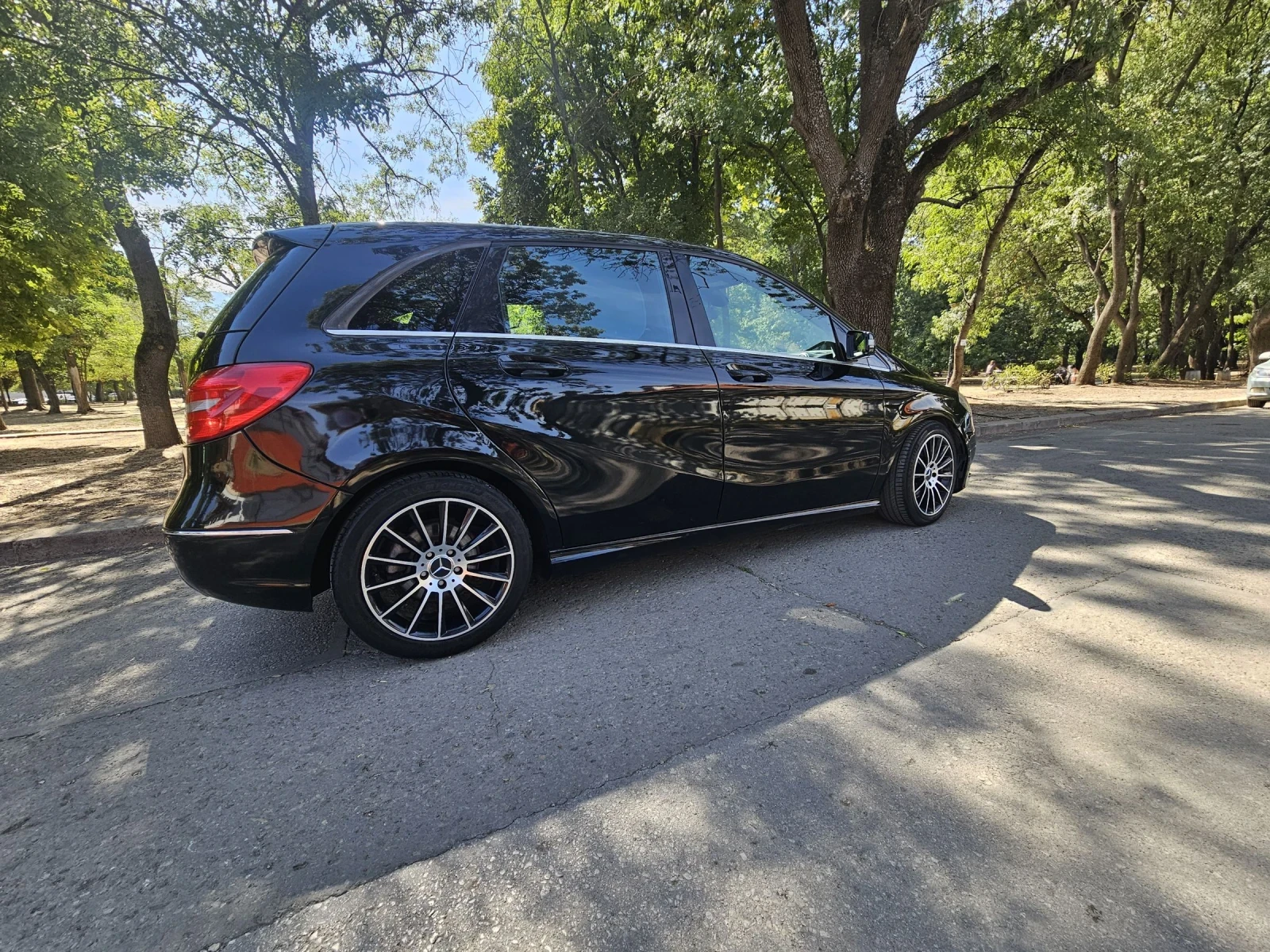 Mercedes-Benz B 180 Sport Сервизна история , снимка 1