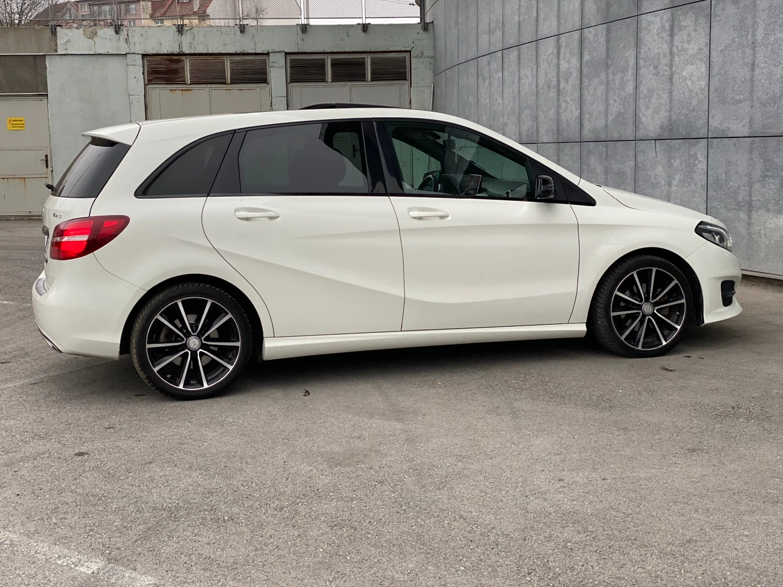 Mercedes-Benz B 200 4x4 4MATIC 2.2d Led Дистроник Панорама - изображение 8
