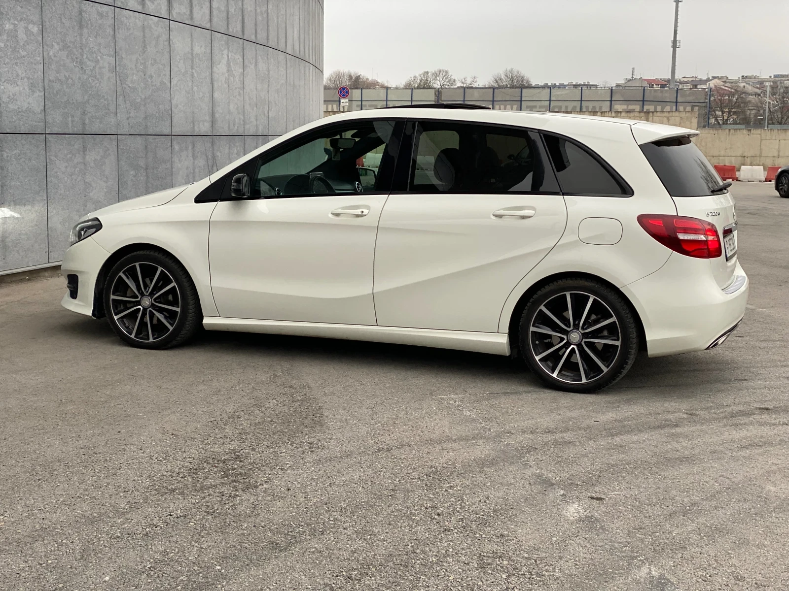 Mercedes-Benz B 200 4x4 4MATIC 2.2d Led Дистроник Панорама - изображение 9